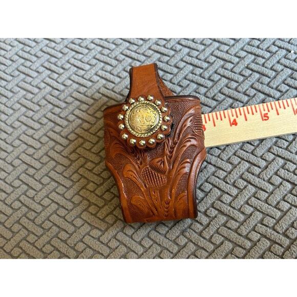 Tooled Leather Cell Phone Case With Silver Concho Montana Silversmiths Vintage - Picture 2 of 7